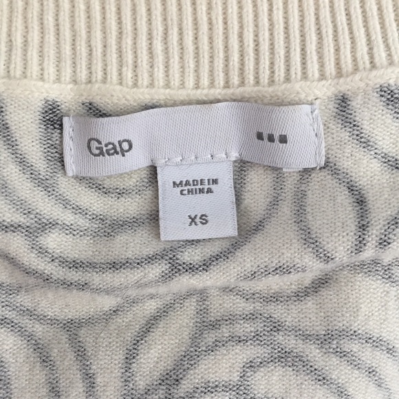 GAP cream & black floral sweater - Picture 3 of 5